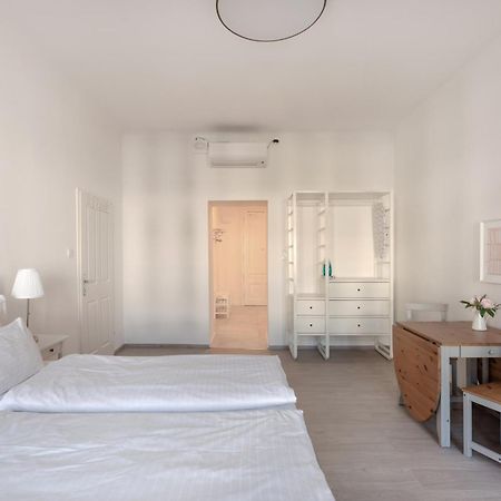 Studio Apartment Near University Wina Bagian luar foto